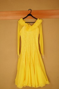 着せオケ宴会　黄色ドレス