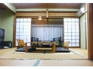客室（４名以上定員）