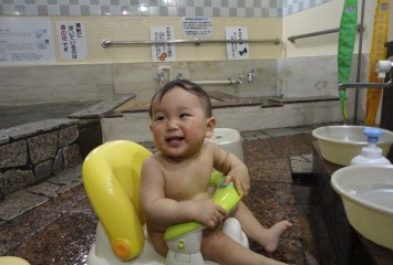 大浴場には赤ちゃん用のベビーチェアもあります